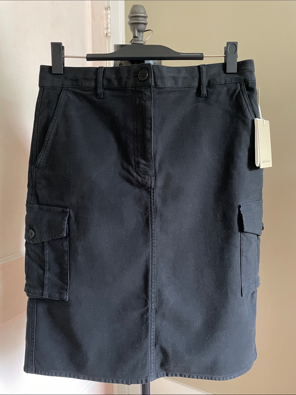 NWT Aritzia Wilfred mid-rise cargo skirt black 8